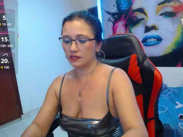 noelia-milf19 webcam