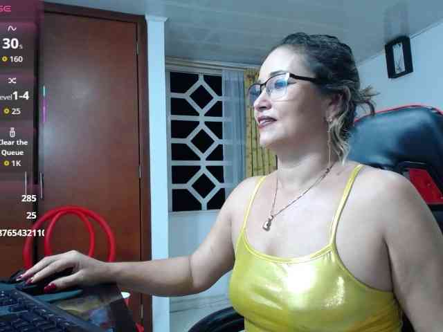 noelia-milf19 webcam