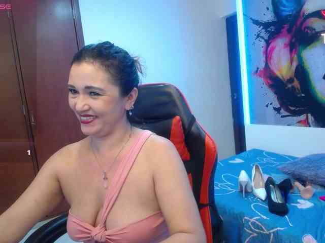 noelia-milf19 webcam