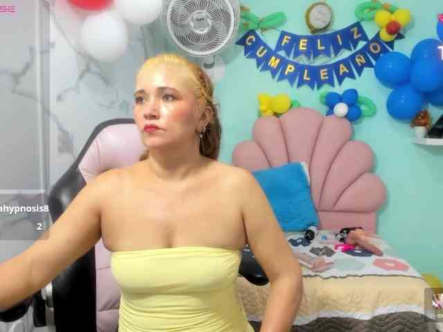 noelia-milf19 webcam