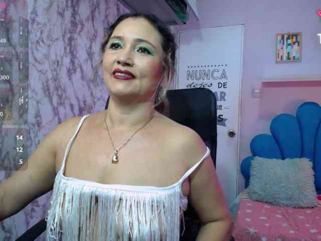 noelia-milf19 webcam