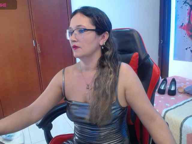 noelia-milf19 webcam