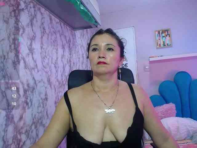 noelia-milf19 webcam