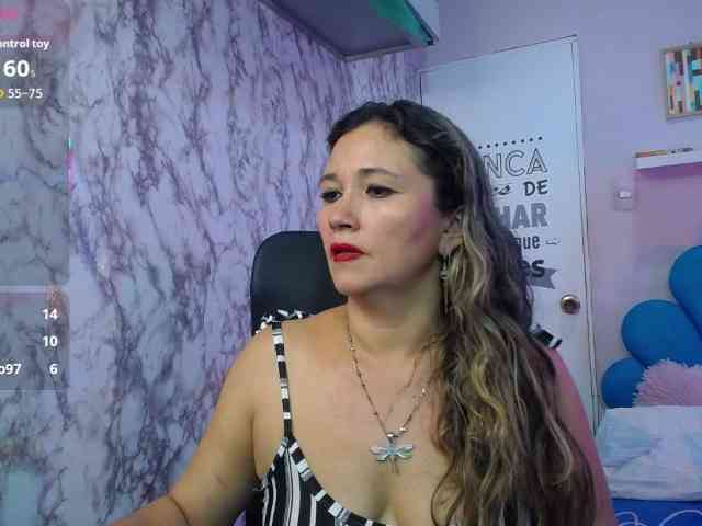 noelia-milf19 webcam