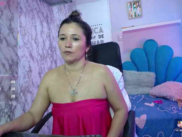 noelia-milf19 webcam