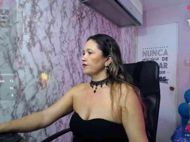 noelia-milf19 webcam