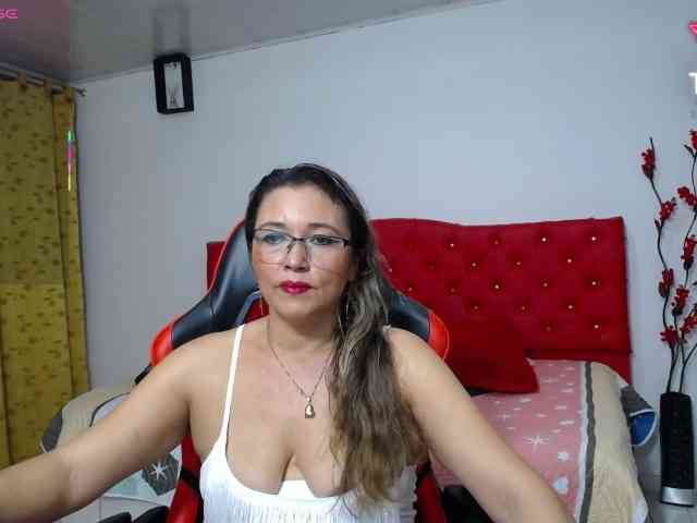 noelia-milf19 webcam