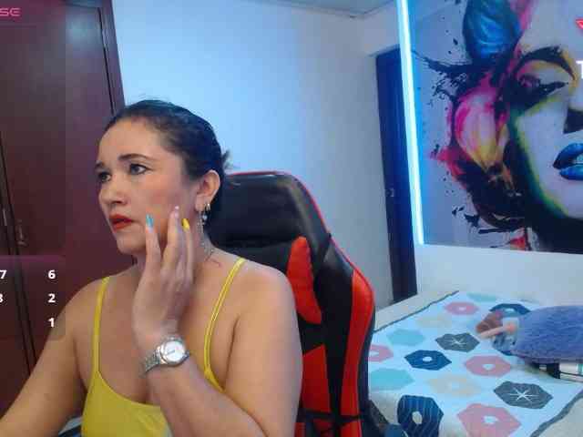 noelia-milf19 webcam