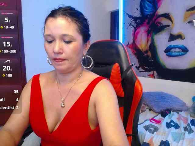 noelia-milf19 webcam