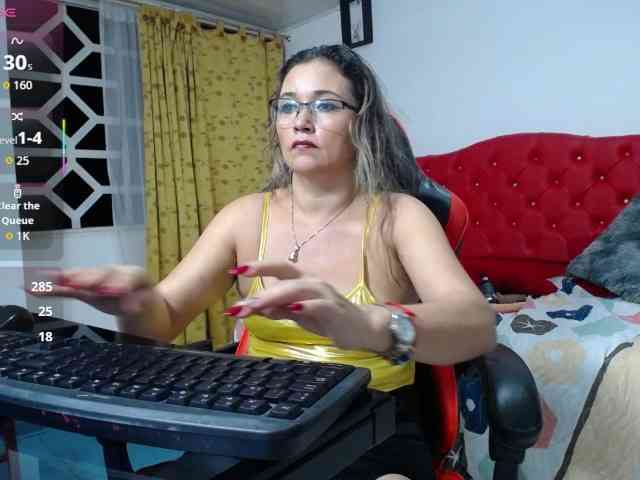 noelia-milf19 webcam