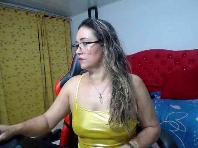 noelia-milf19 webcam