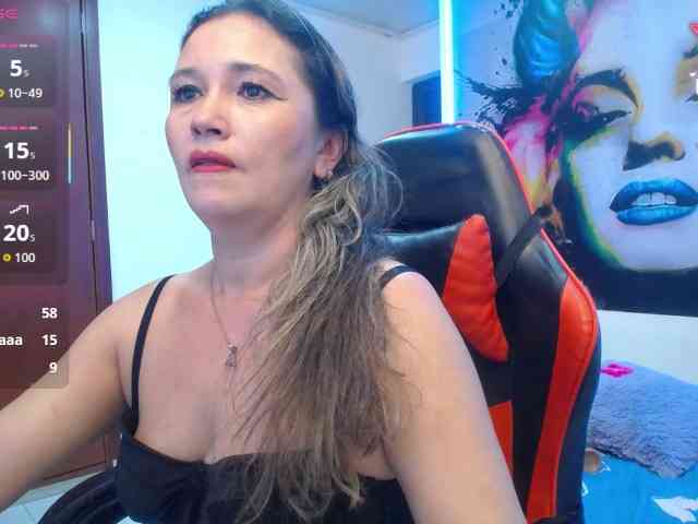 noelia-milf19 webcam