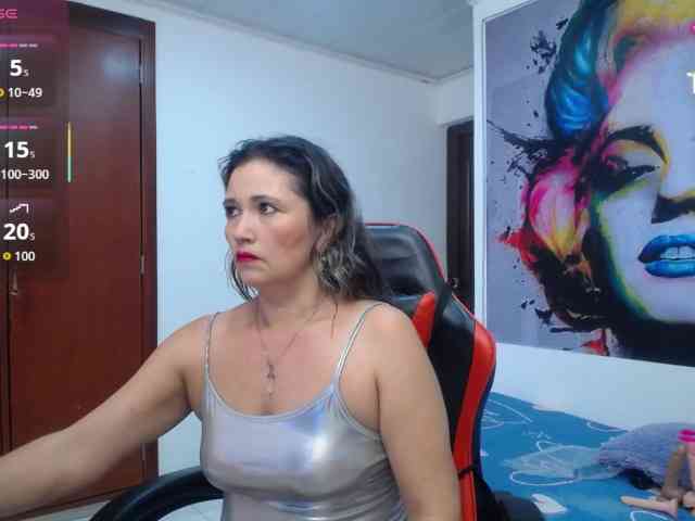 noelia-milf19 webcam