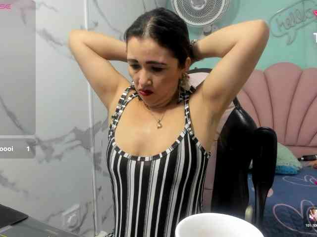noelia-milf19 webcam