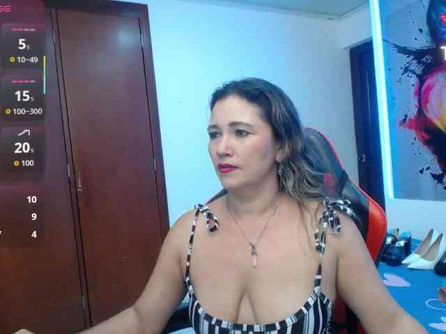 noelia-milf19 webcam