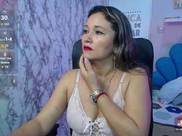 noelia-milf19 webcam