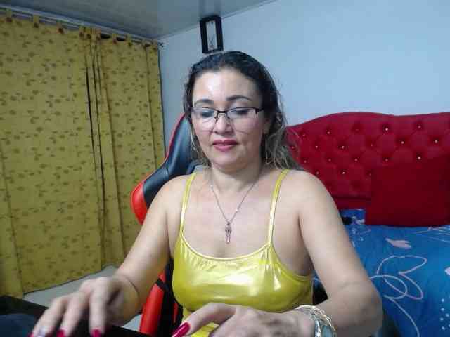 noelia-milf19 webcam