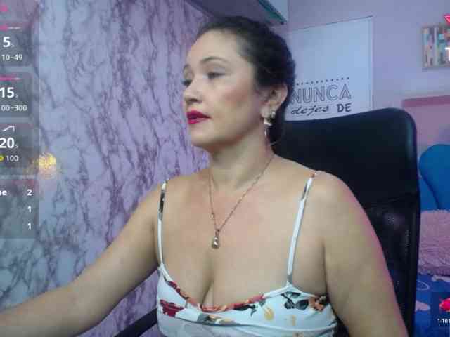 noelia-milf19 webcam