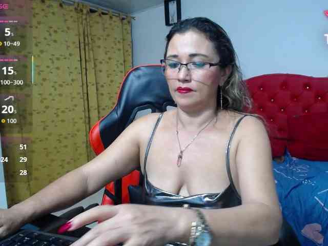 noelia-milf19 webcam