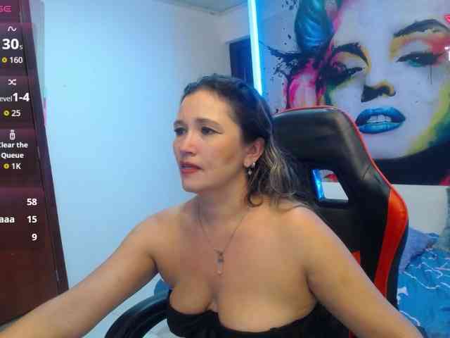 noelia-milf19 webcam