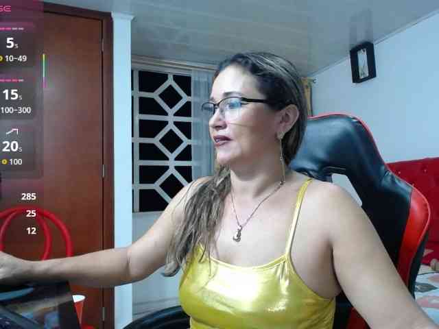 noelia-milf19 webcam