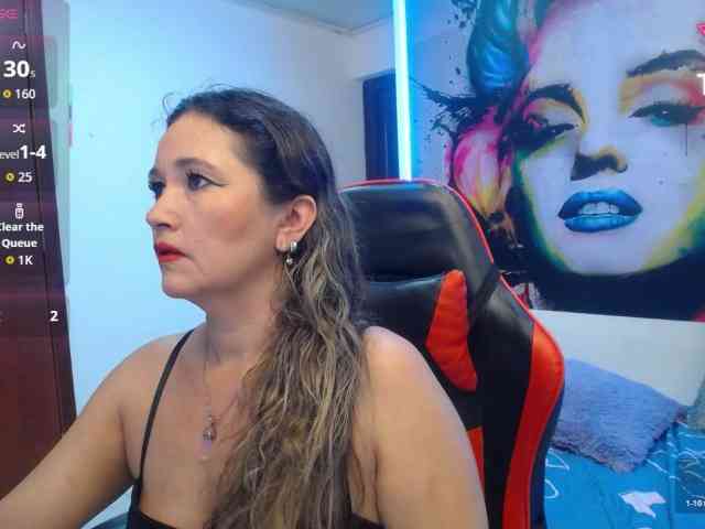 noelia-milf19 webcam
