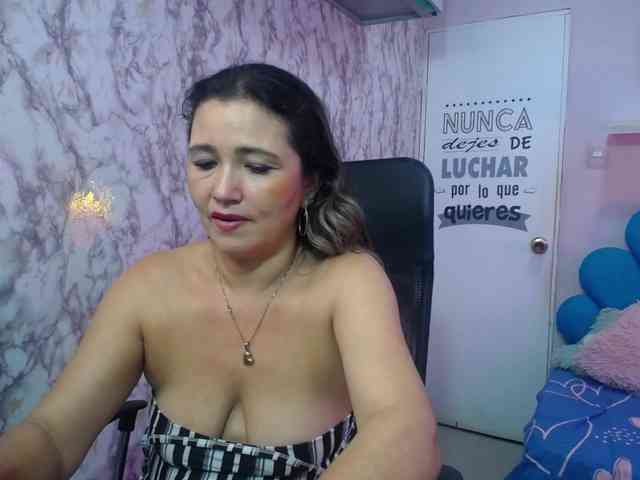 noelia-milf19 webcam