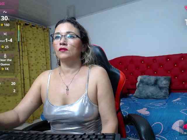noelia-milf19 webcam
