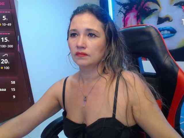 noelia-milf19 webcam