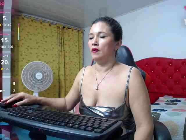 noelia-milf19 webcam