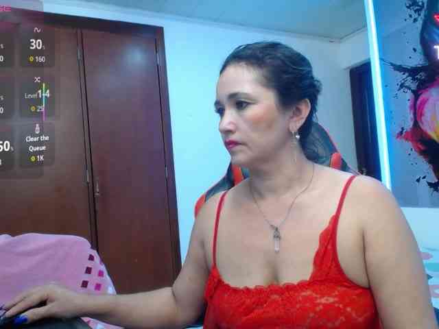 noelia-milf19 webcam