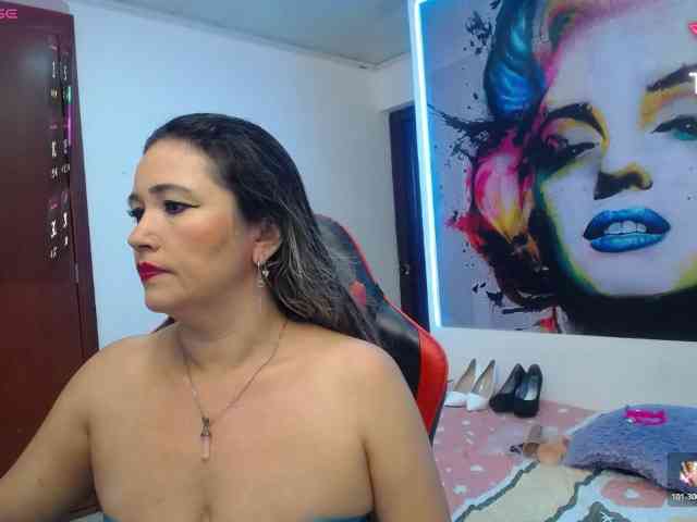 noelia-milf19 webcam