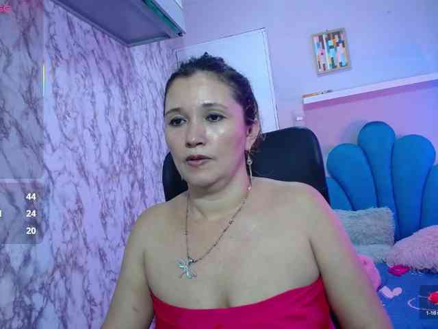 noelia-milf19 webcam