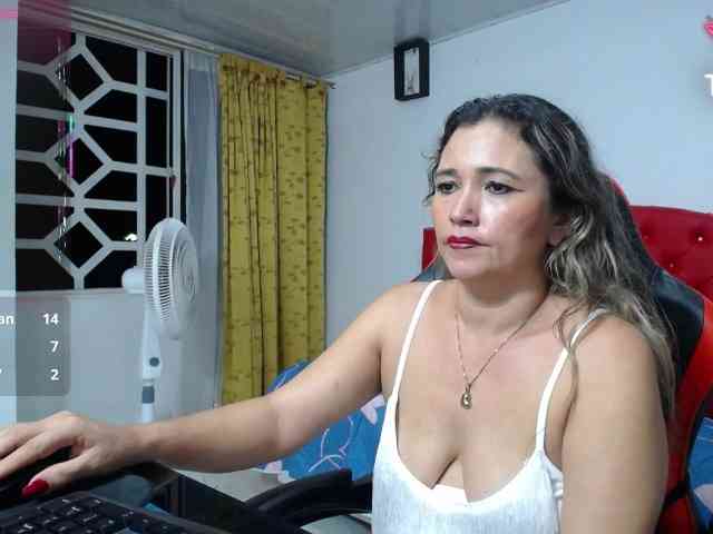 noelia-milf19 webcam