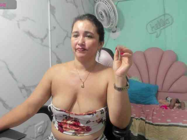 noelia-milf19 webcam