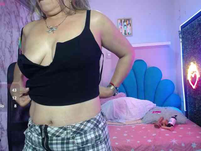 noelia-milf19 webcam