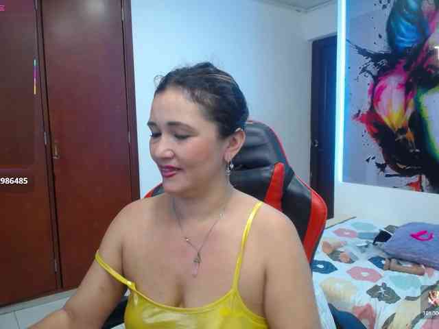 noelia-milf19 webcam