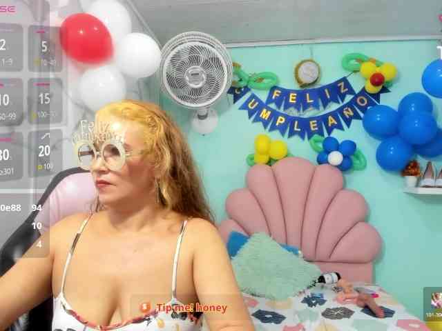 noelia-milf19 webcam