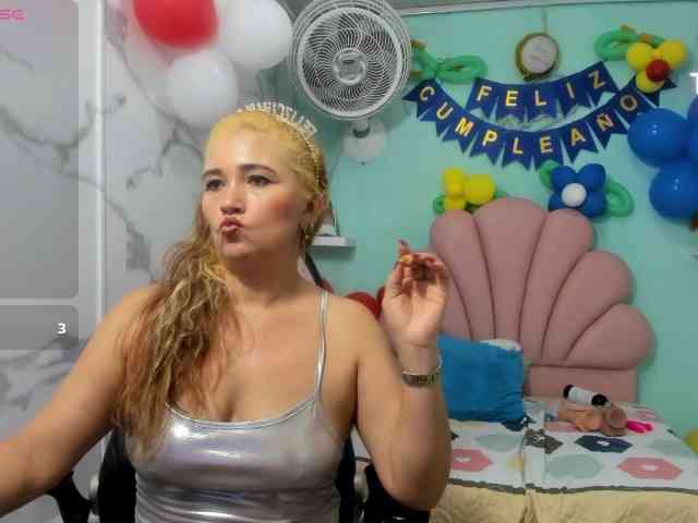 noelia-milf19 webcam