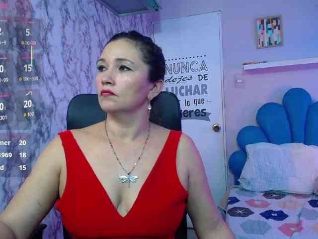 noelia-milf19 webcam