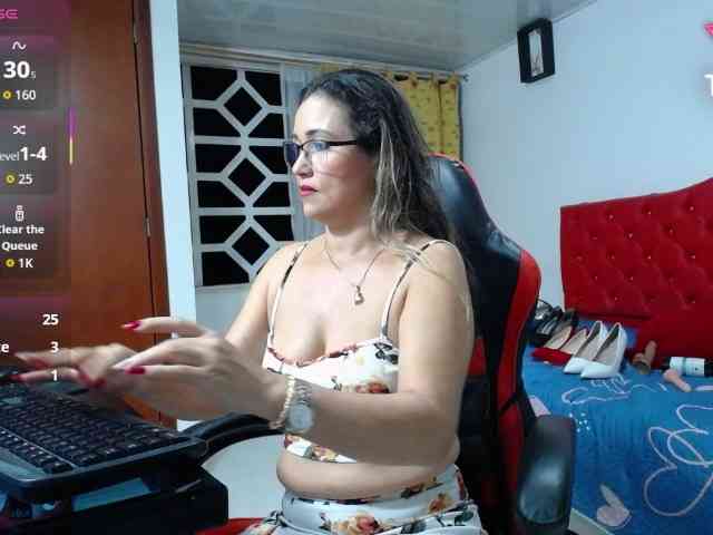 noelia-milf19 webcam