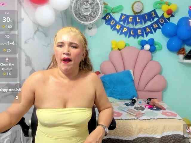 noelia-milf19 webcam