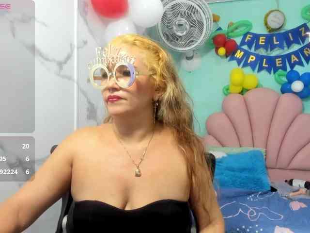 noelia-milf19 webcam