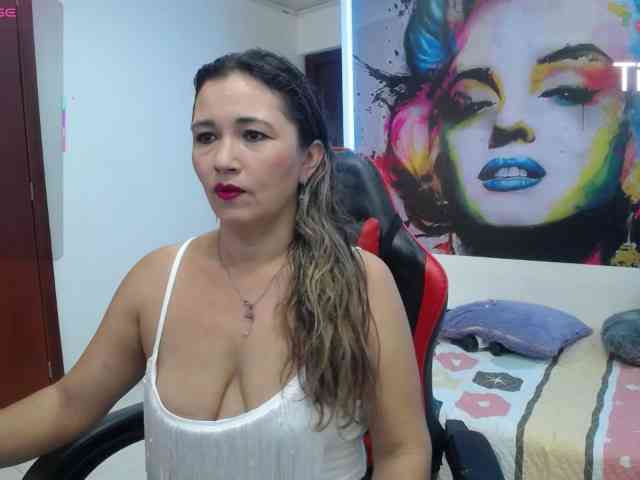 noelia-milf19 webcam
