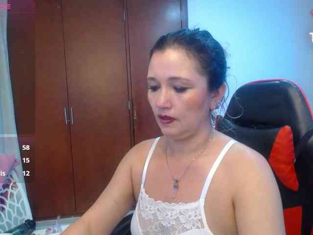 noelia-milf19 webcam