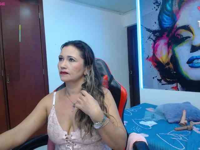 noelia-milf19 webcam