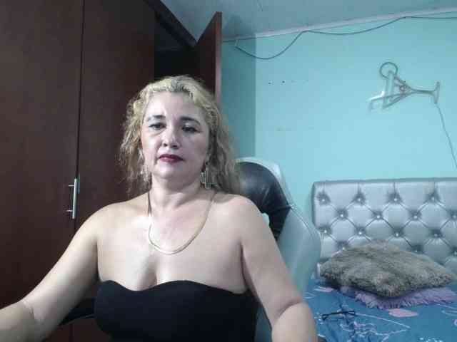 noelia-milf19 webcam