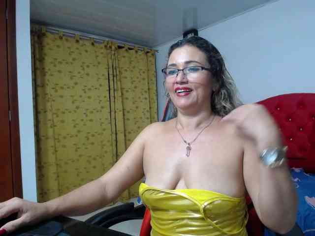 noelia-milf19 webcam