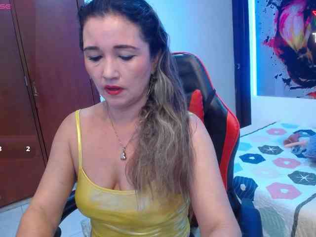 noelia-milf19 webcam