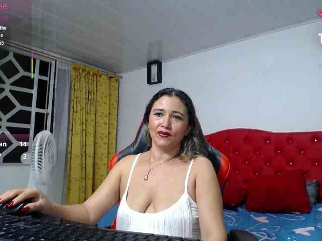 noelia-milf19 webcam